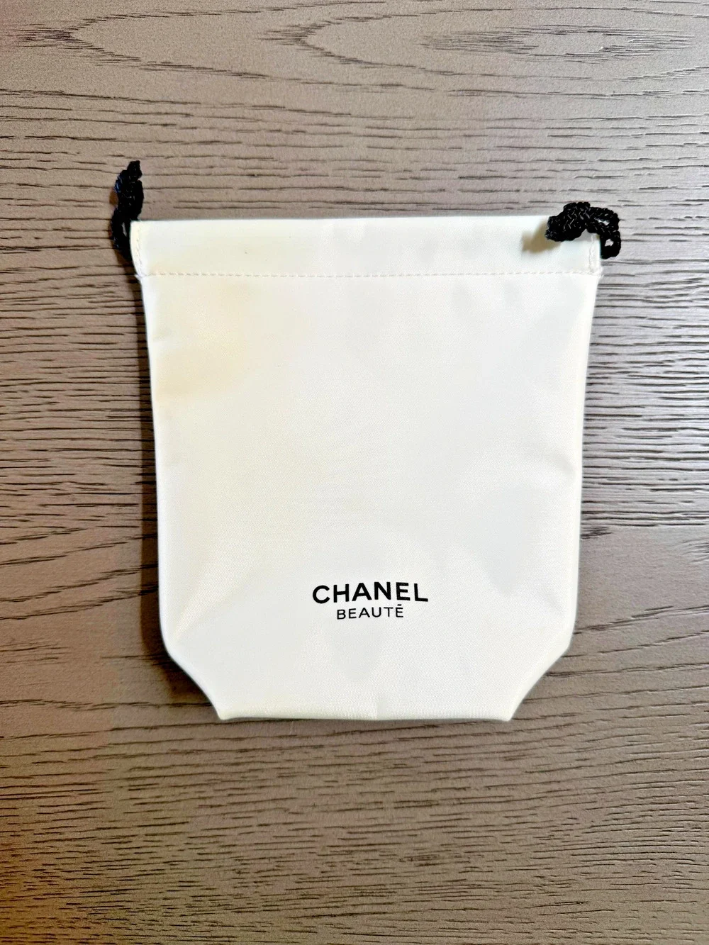 CHANEL Beauté White Drawstring Cosmetic Pouch Dust Bag 7” Beauty GWP